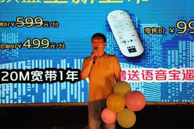 三句话离不开推介广电产品宁舍一顿饭 不舍二人转主持人活力无限光彩